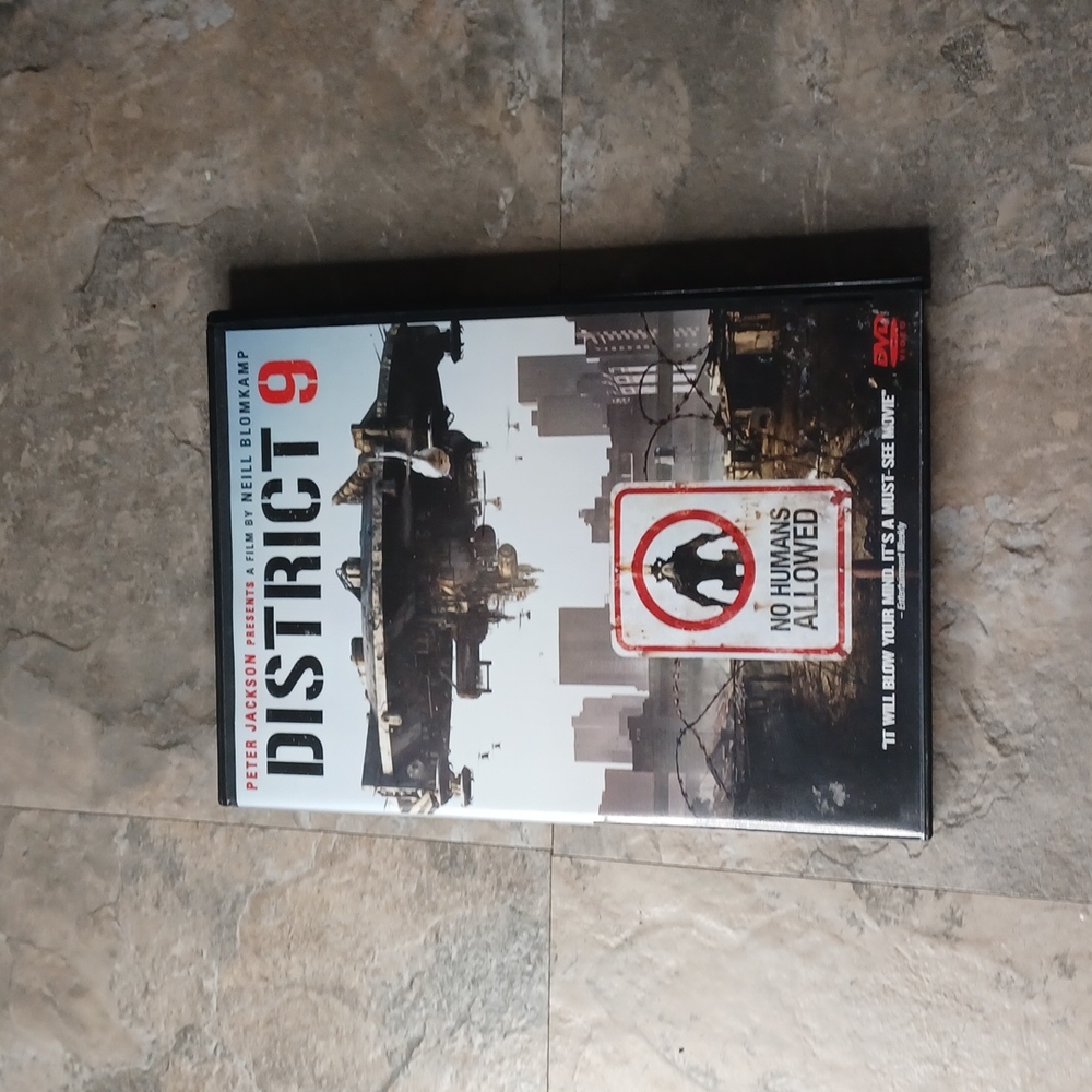 District 9 WS DVD